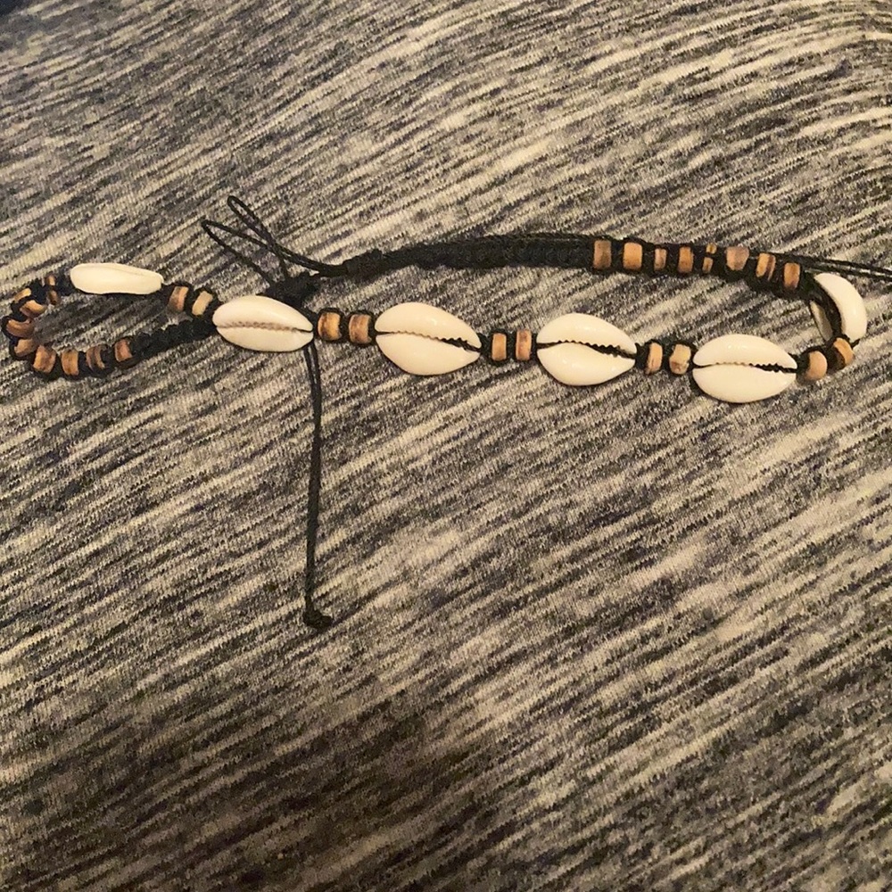 NWOT adjustable shell necklace
